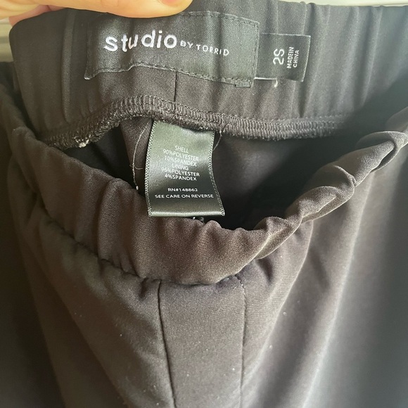 Torrid Womens Plus Size Black Pull-On Hi-Rise Relaxed Taper Pant 2X Short - Picture 4 of 7